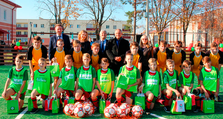 В Браславе торжественно открыли площадку для игры в мини-футбол