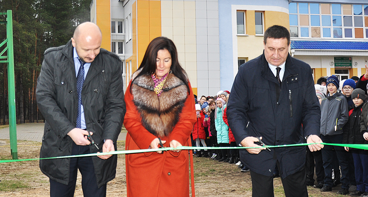 В Житковичах открыли новую мини-футбольную площадку